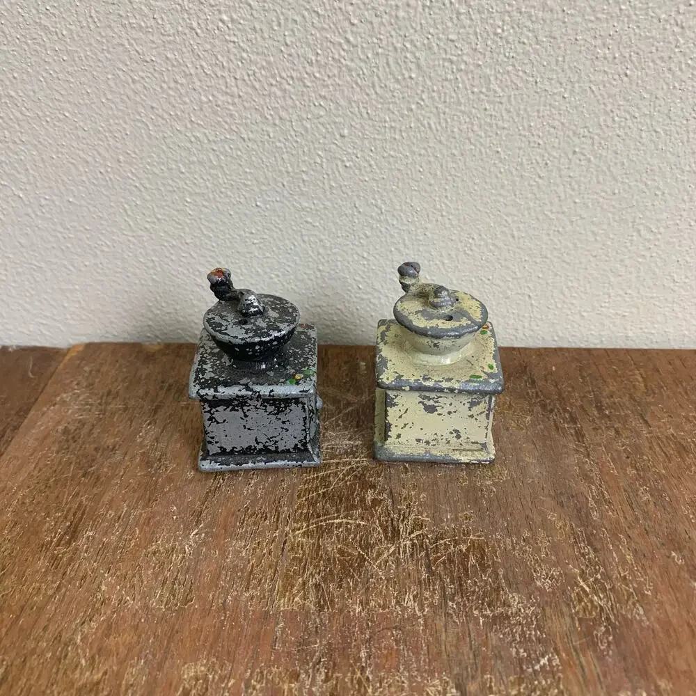 Vintage 1950's Cast Iron Coffee Grinder‎ Salt and Pepper Shakers